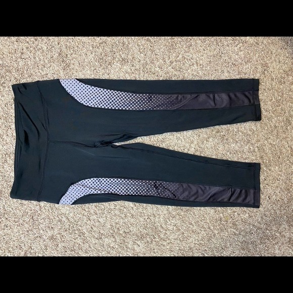 Women’s athletic leggings bundle size small - Picture 3 of 4